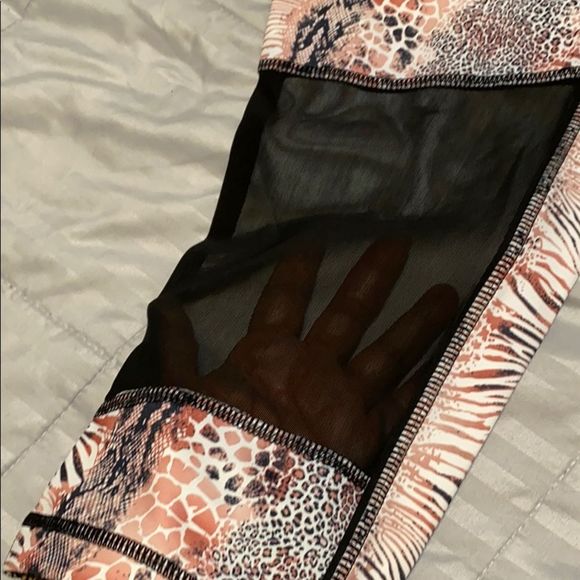 KI Features Workout crops with mesh - Picture 3 of 8